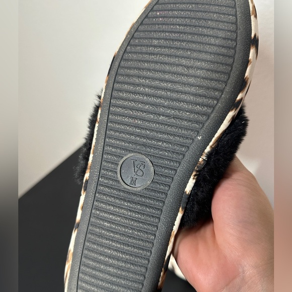 Victoria’s Secret leopard print slippers - Picture 2 of 2